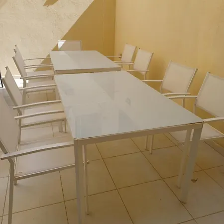 Apartment 2bed With Backyard