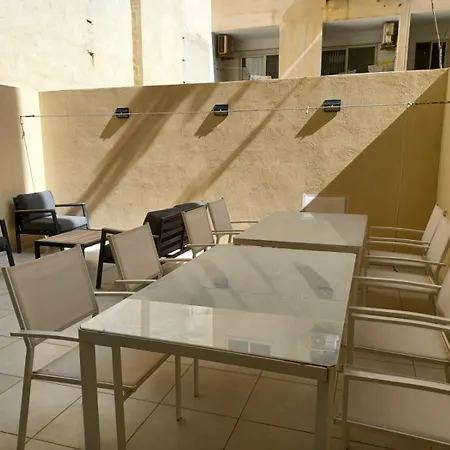 2bed With Backyard Apartment *