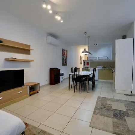 Apartament 2bed With Backyard