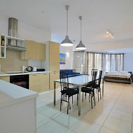 2bed With Backyard Apartament