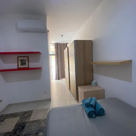 Appartamento 2bed With Backyard *