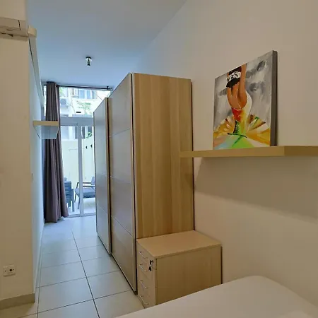 2bed With Backyard דירה *