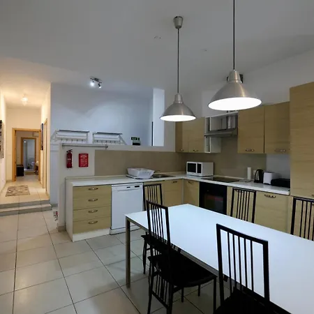 2bed With Backyard סליאמה