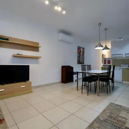 2bed With Backyard * Σλιέμα