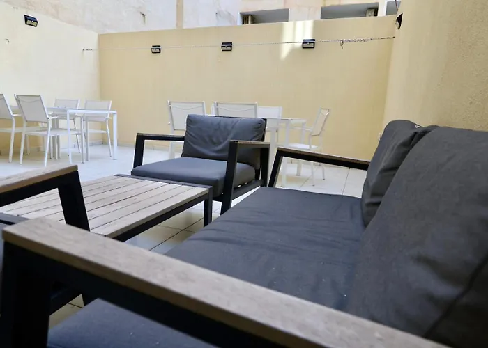 Apartment 2bed With Backyard